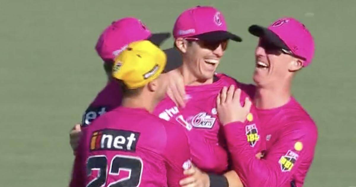 WATCH: Sean Abbott's Superman Catch in BBL 11!