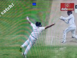 Daryl Mitchell Picks Brilliant Slip Catch in 2nd Test!